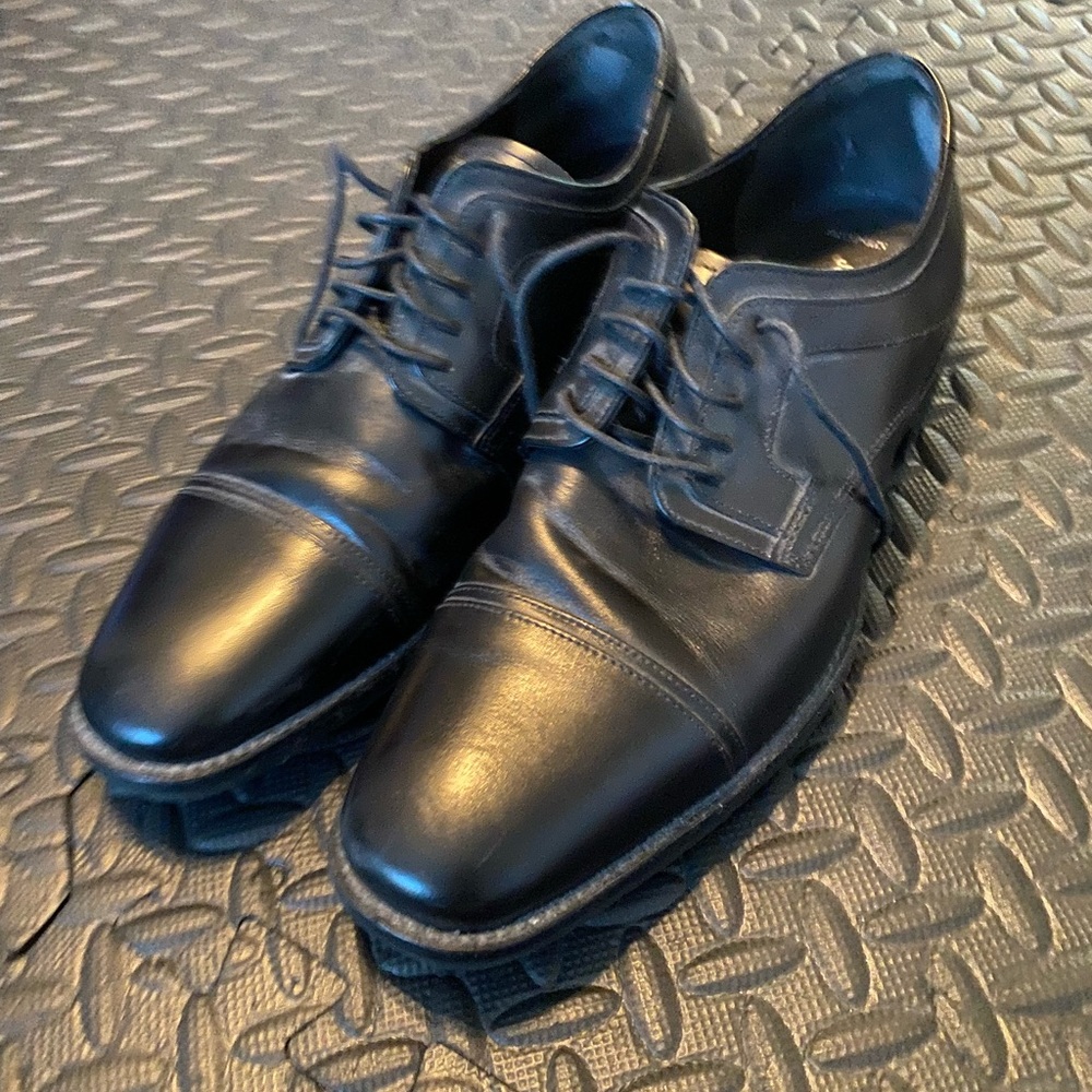 Johnston & Murphy black leather lace up dress shoes